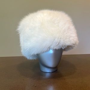 Ladies White Fox fur hat with silk lining. Never worn.